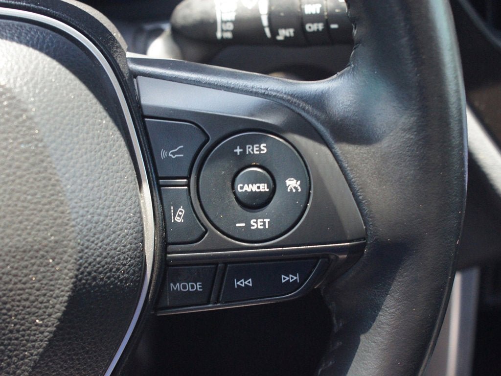Used 2022 Toyota Corolla Cross XLE w/ Convenience Package AWD/4WD image 11