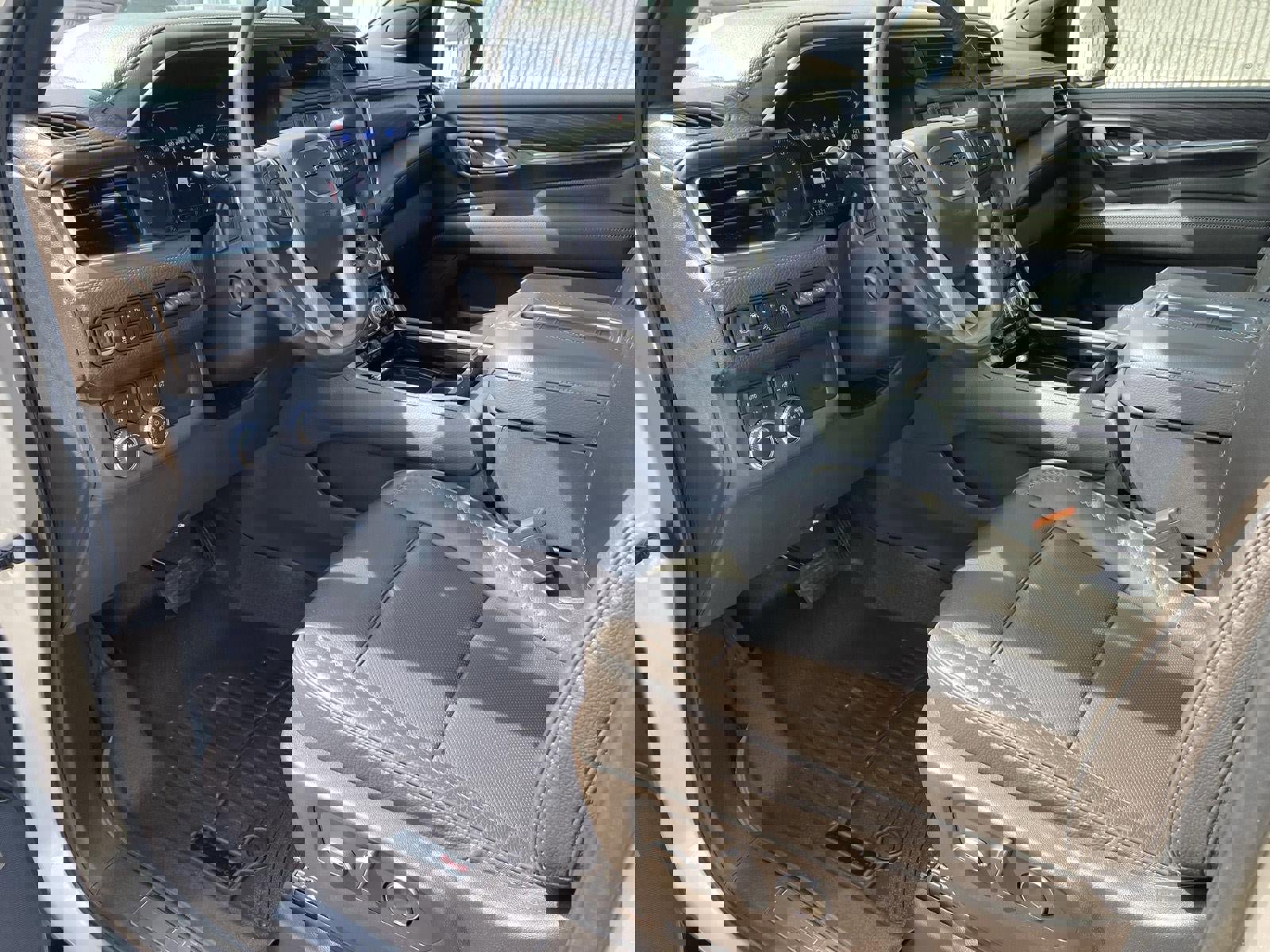 Used 2021 GMC Yukon Denali w/ Denali Premium Package image 19