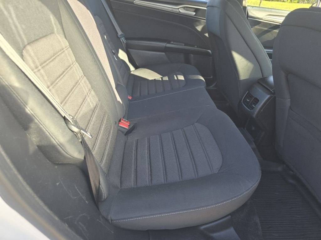 Used 2020 Ford Fusion SE image 18