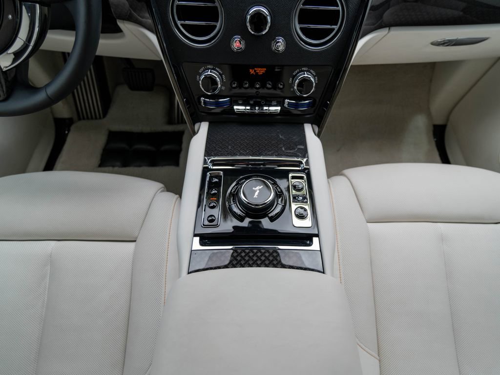 Used 2022 Rolls-Royce Cullinan Black Badge w/ Dark Exterior Package AWD/4WD image 36