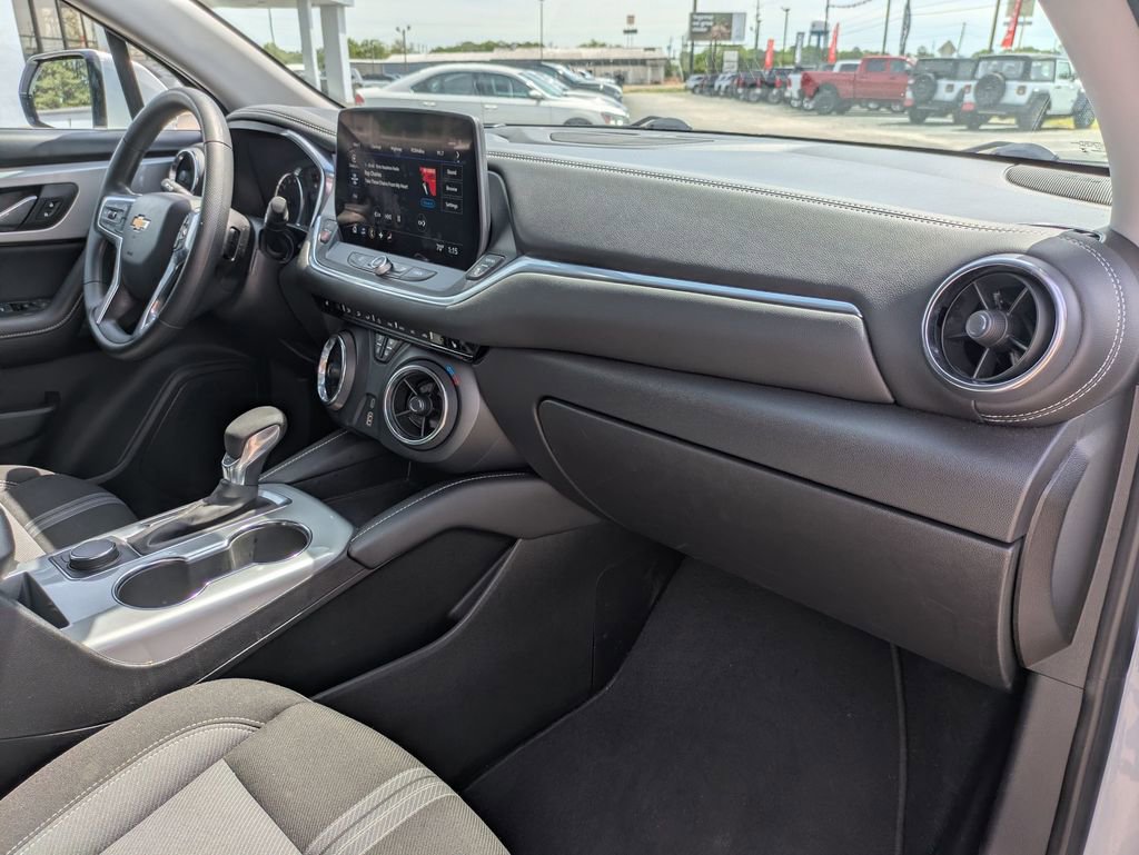 Used 2025 Chevrolet Blazer LT image 35