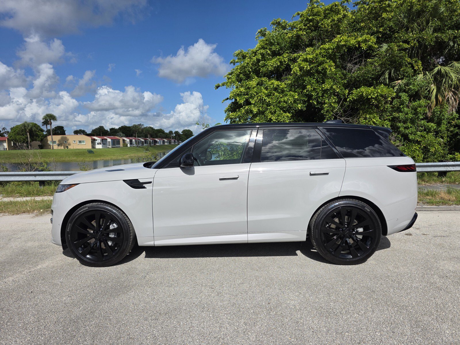 New 2026 Land Rover Range Rover Sport Dynamic SE AWD/4WD image 7