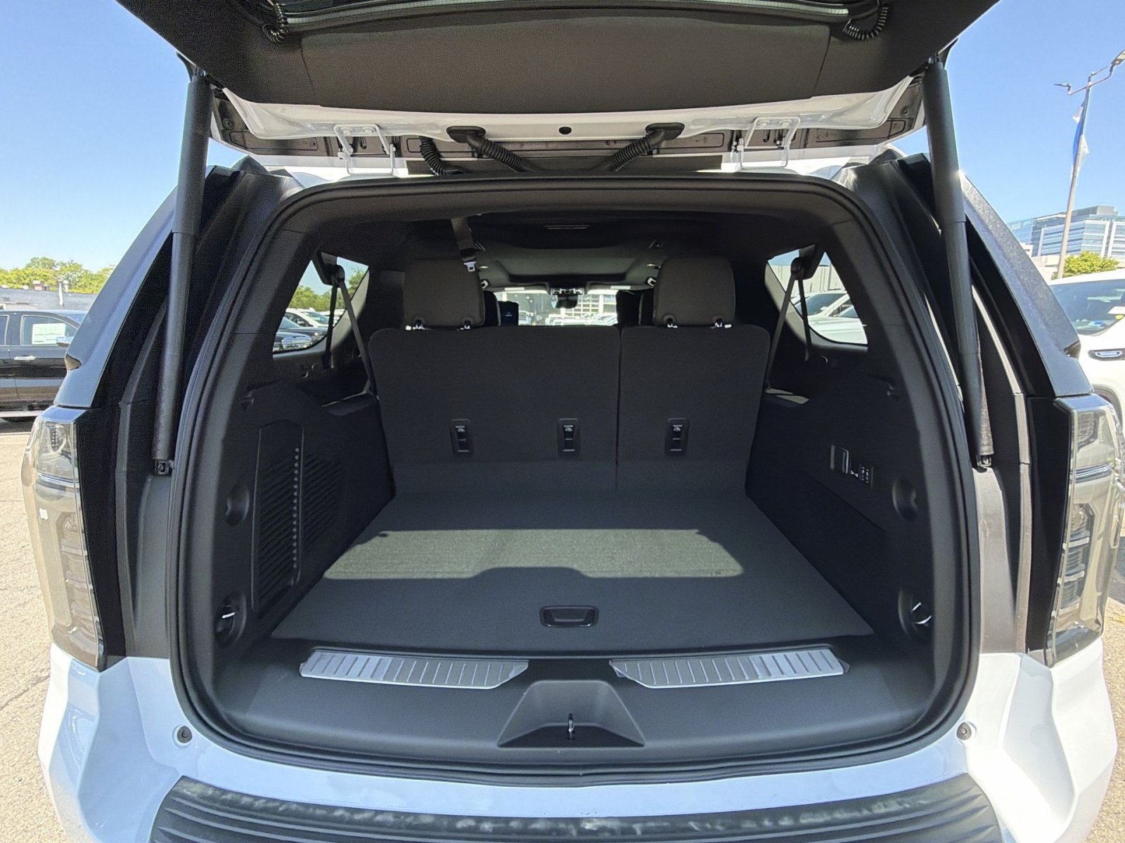 New 2026 Chevrolet Suburban Premier AWD/4WD image 27