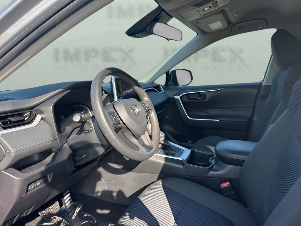 Used 2024 Toyota RAV4 LE image 9