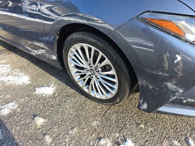 Used 2019 Toyota Avalon Limited image 8