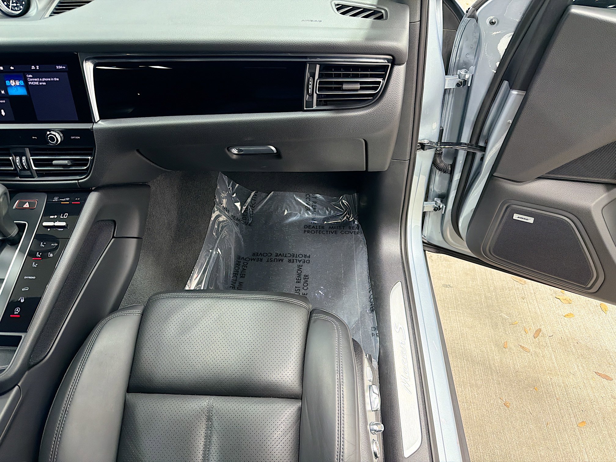 Certified 2022 Porsche Macan S AWD/4WD image 18