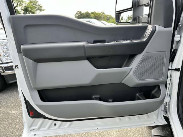 New 2025 Ford F550 4x4 SuperCab Super Duty image 9