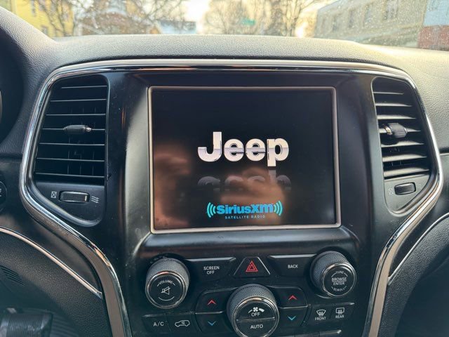 Used 2017 Jeep Grand Cherokee Limited image 13