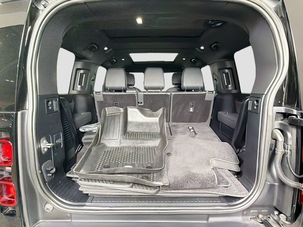Certified 2023 Land Rover Defender 130 SE AWD/4WD image 28