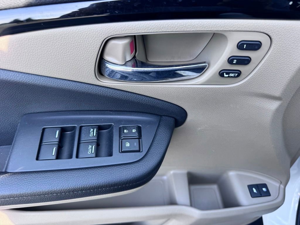 Used 2016 Honda Pilot Touring image 24