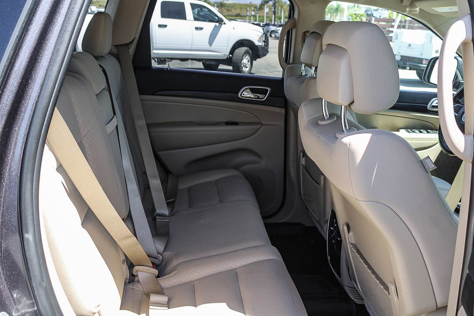 Used 2020 Jeep Grand Cherokee Laredo w/ 18" Wheel & 8.4" Radio Group image 15