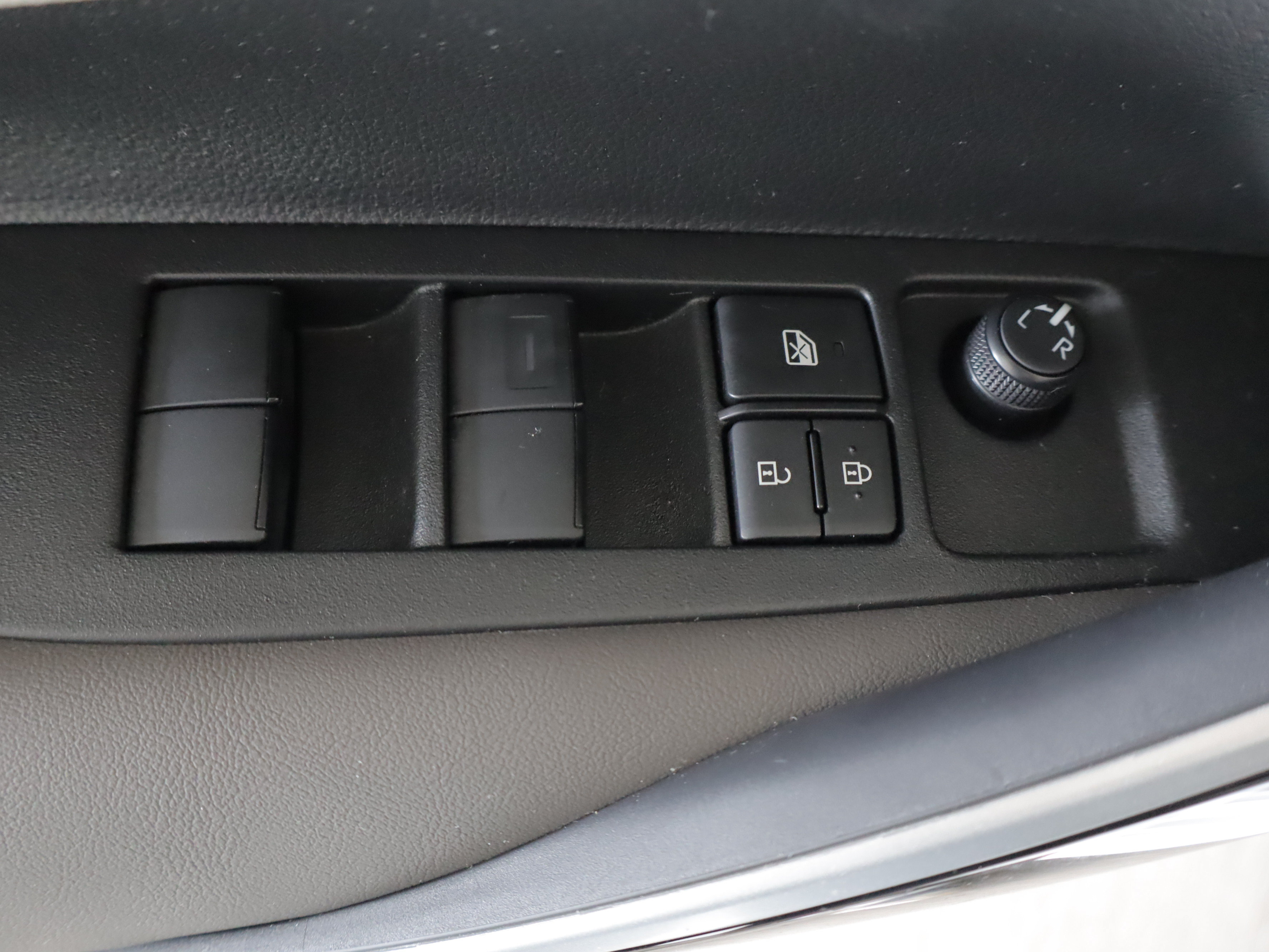 Used 2025 Toyota Corolla XLE FWD image 12
