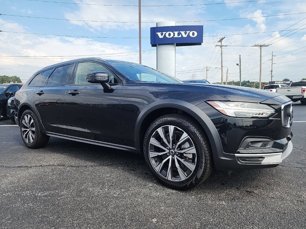 Certified 2024 Volvo V90 B6 Cross Country Plus AWD/4WD image 1