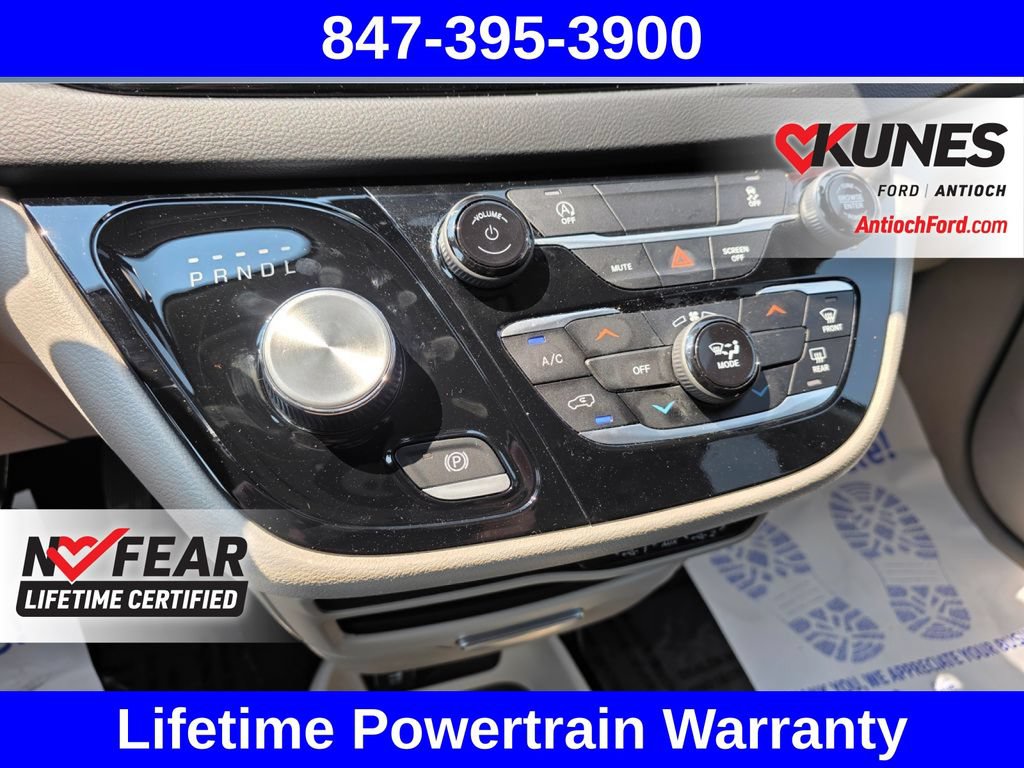 Used 2023 Chrysler Voyager LX FWD image 43