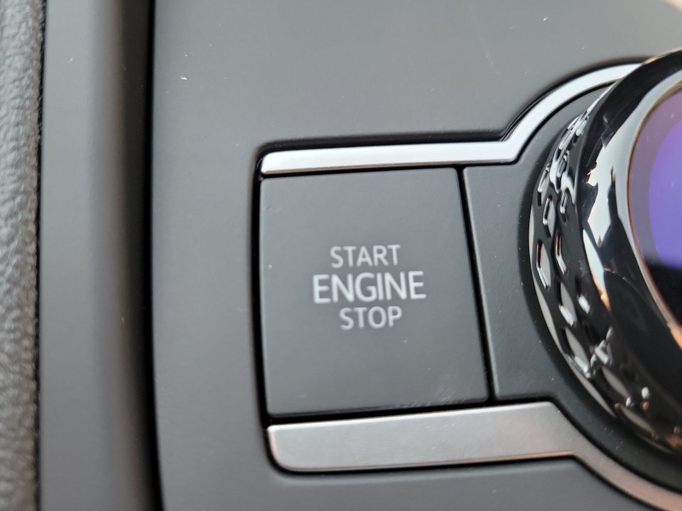 New 2026 Volkswagen Tiguan SE R-Line FWD image 20