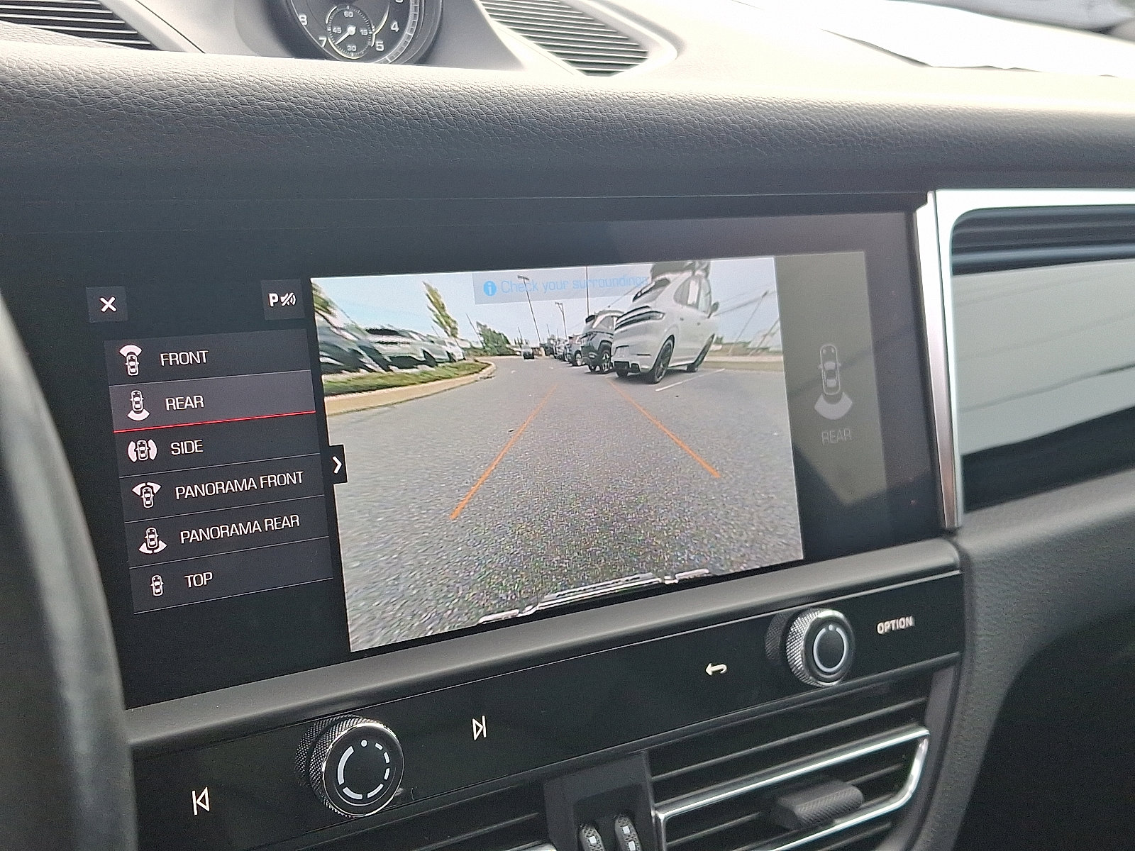 Used 2023 Porsche Macan image 19