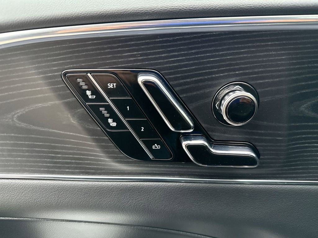 Used 2024 Cadillac Lyriq Luxury image 14