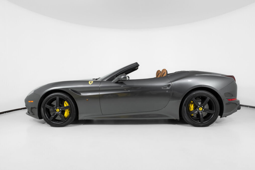 Used 2016 Ferrari California T RWD image 3