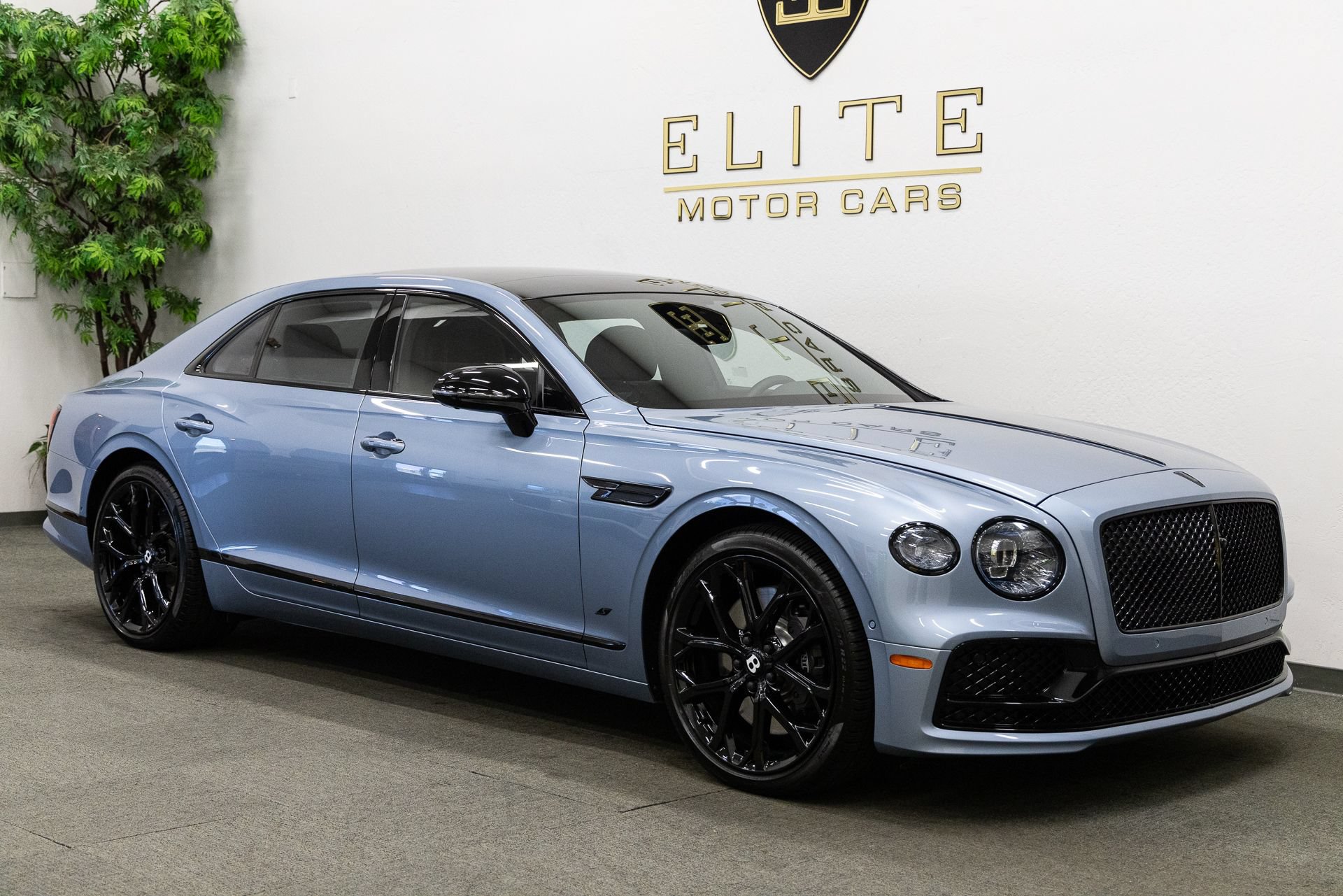 Used 2024 Bentley Flying Spur Plug-In Hybrid AWD/4WD image 8
