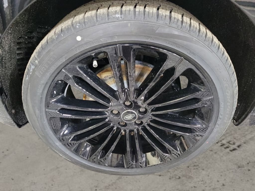 New 2026 Land Rover Range Rover Velar Dynamic SE image 9