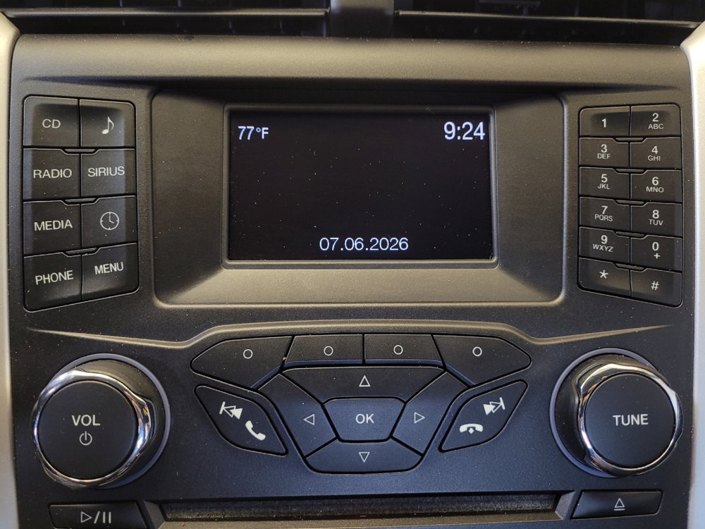 Used 2015 Ford Fusion SE FWD image 25