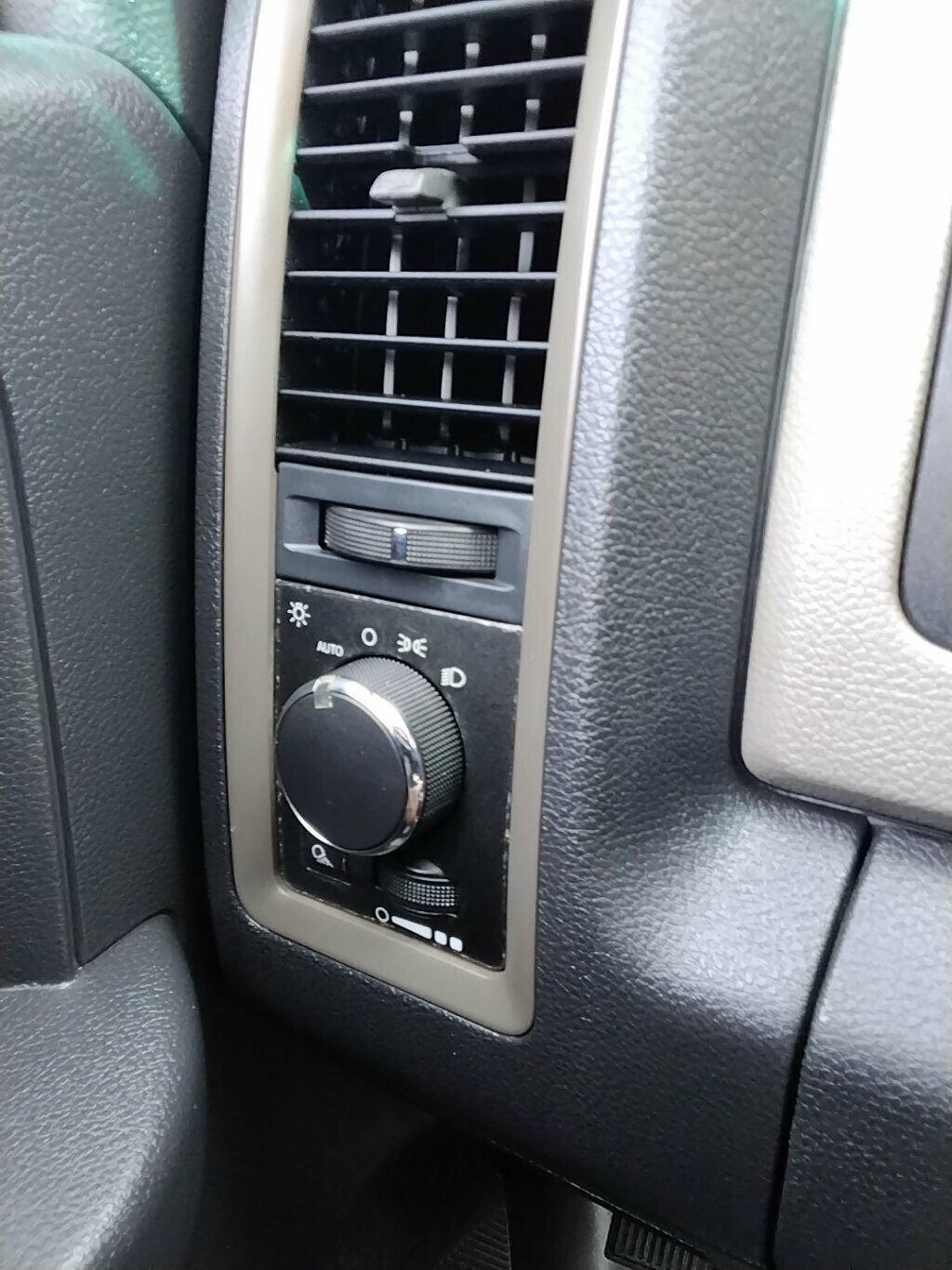 Used 2011 RAM 1500 ST w/ Protection Group AWD/4WD image 20