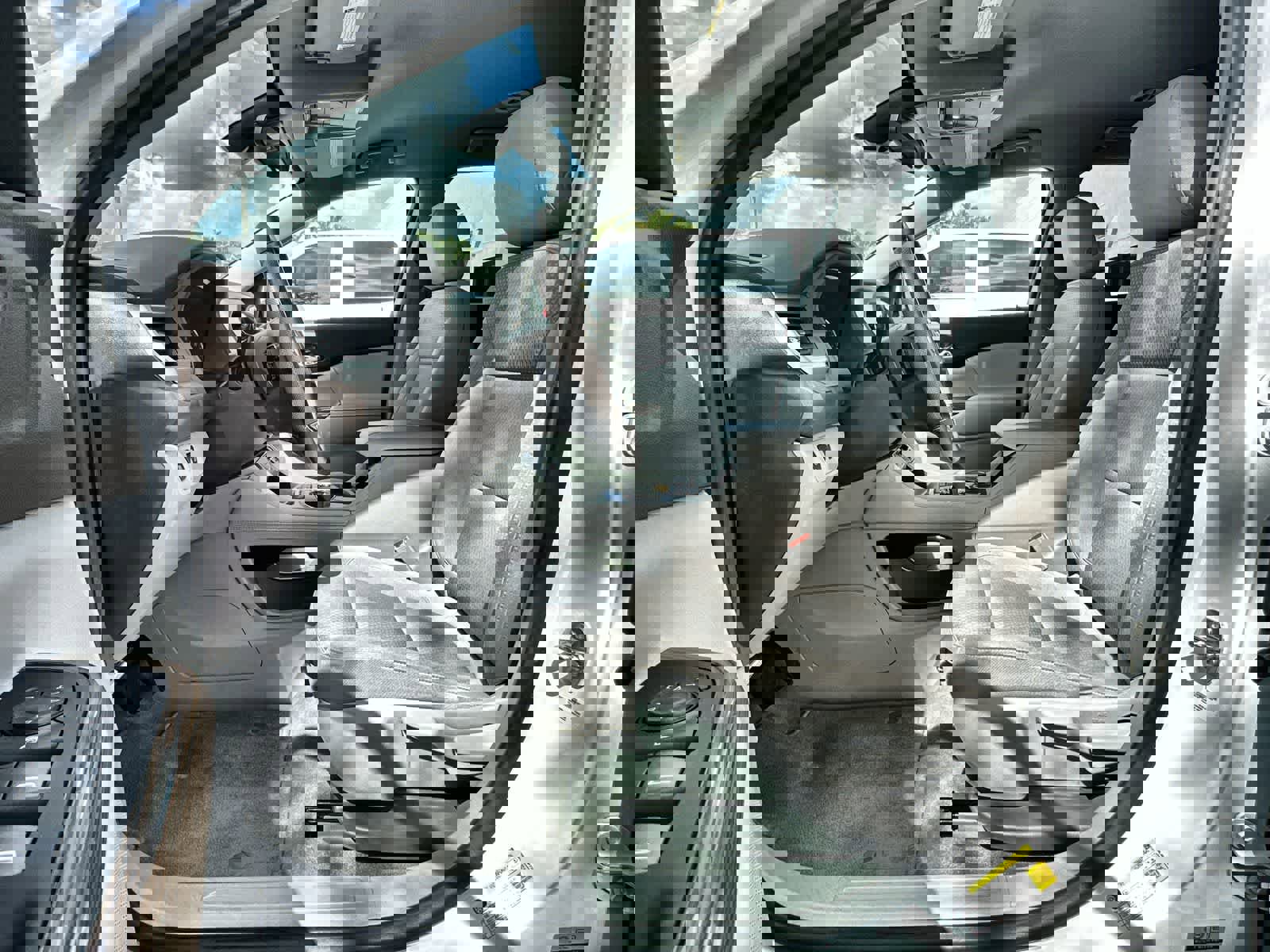 Used 2023 GMC Acadia SLE image 2