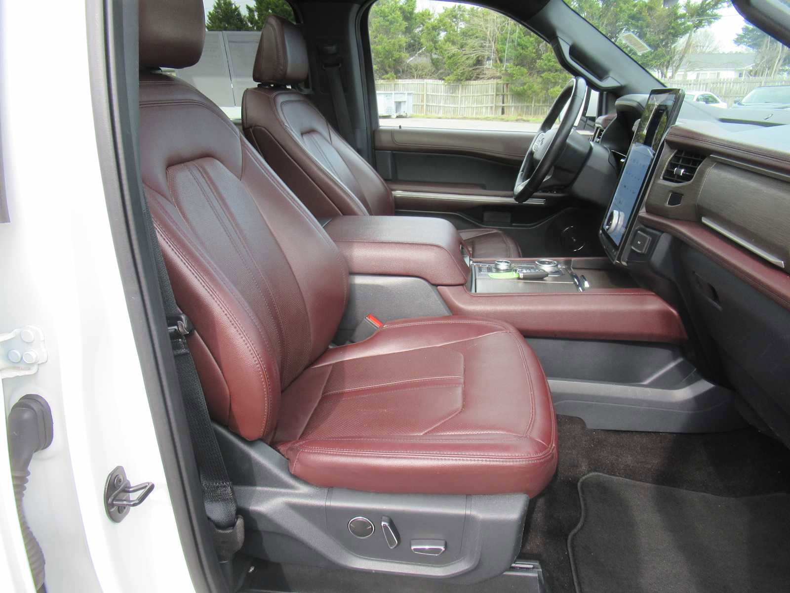 Used 2022 Ford Expedition Max Limited image 27