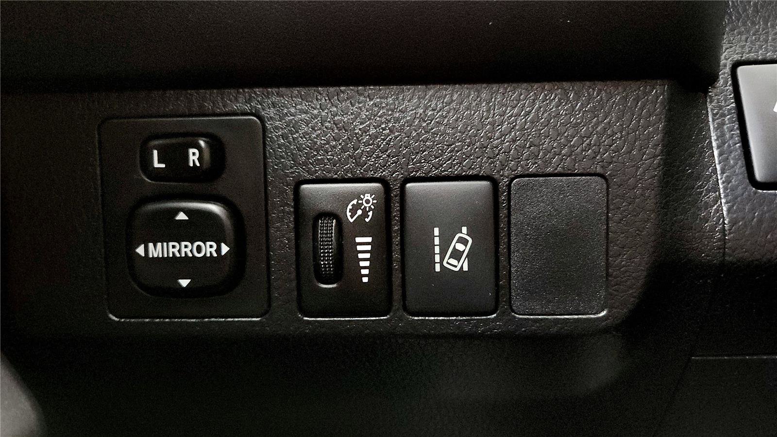 Used 2017 Toyota RAV4 LE w/ All Weather Liner Package AWD/4WD image 32