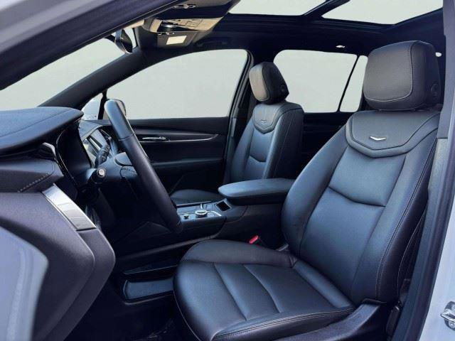 Used 2024 Cadillac XT6 Luxury w/ LPO, Floor Liner Package FWD image 18