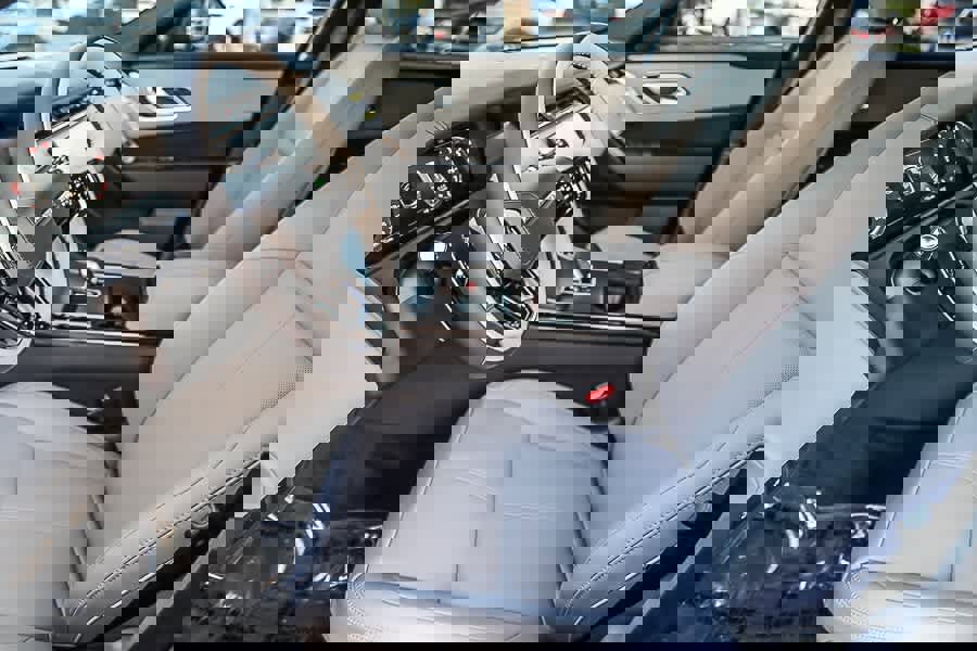 New 2026 Land Rover Range Rover Velar Dynamic SE image 17