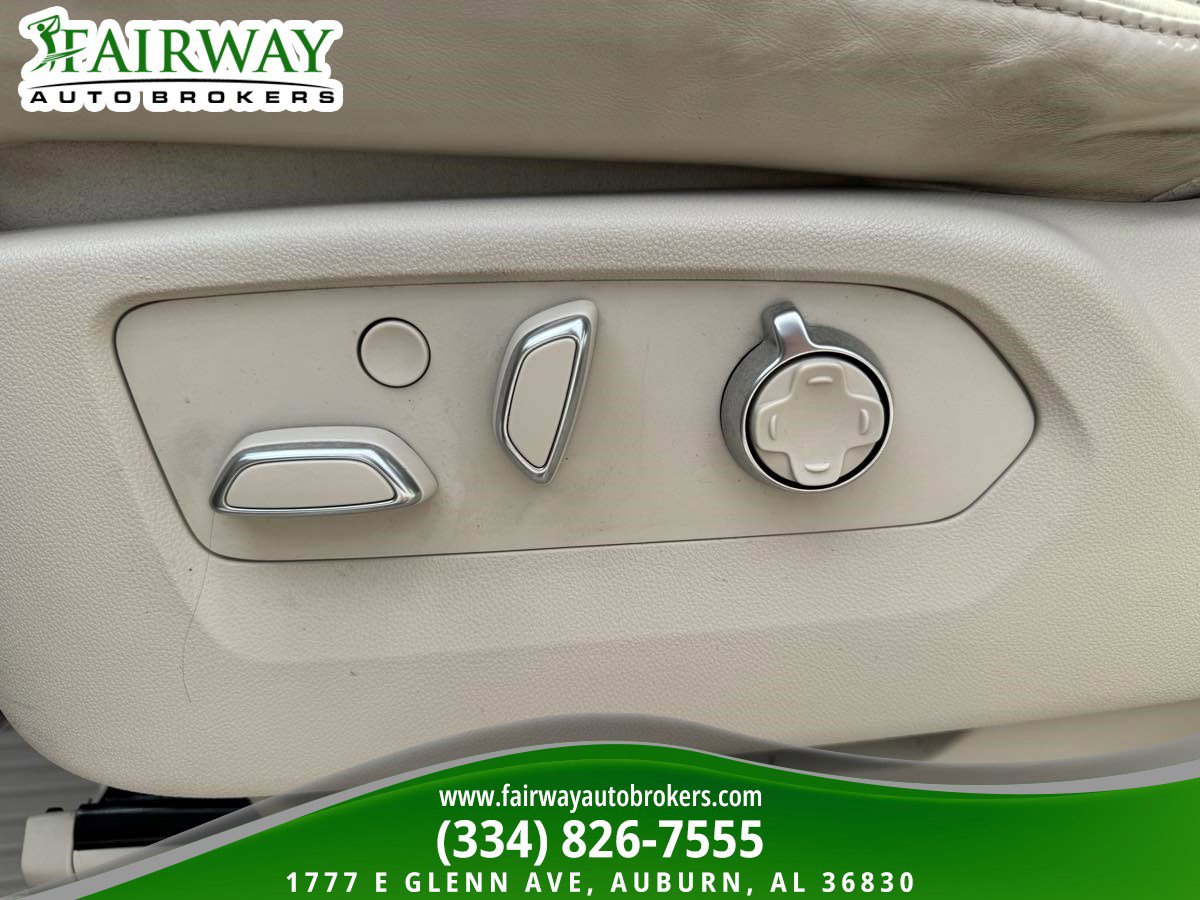 Used 2022 Cadillac Escalade Premium Luxury Platinum image 17