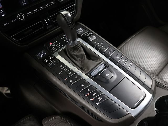 Used 2020 Porsche Macan Turbo image 24