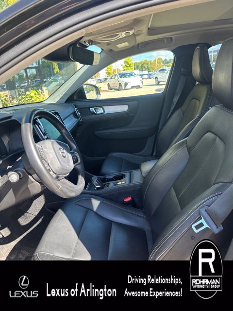 Used 2020 Volvo XC40 T5 Momentum w/ Protection Package Premier AWD/4WD image 6
