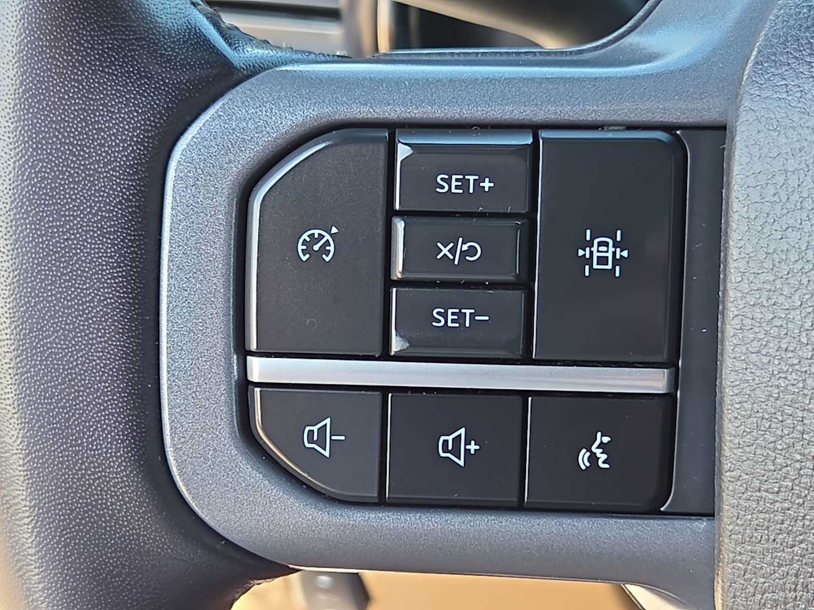 Used 2024 Ford F250 Lariat w/ Tremor Off-Road Package AWD/4WD image 23