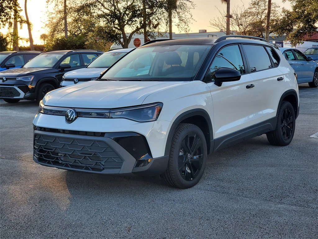 New 2025 Volkswagen Taos SE image 3