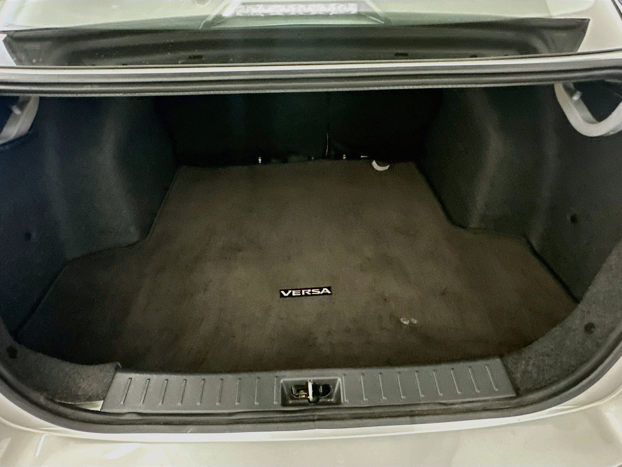 Used 2025 Nissan Versa SV FWD image 29