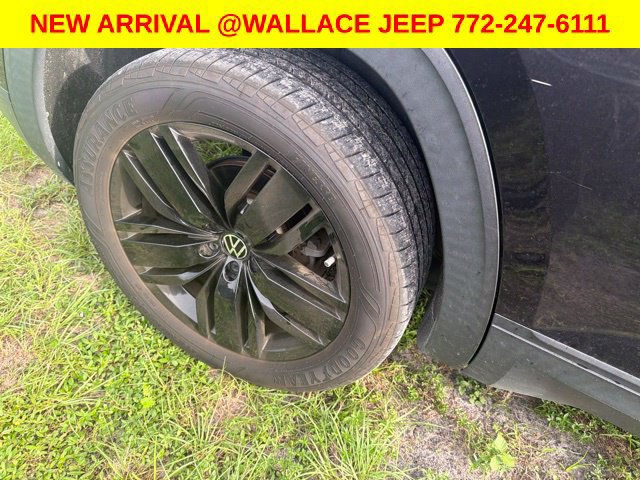 Used 2020 Volkswagen Atlas Cross Sport SE w/ Panoramic Sunroof Package FWD image 17