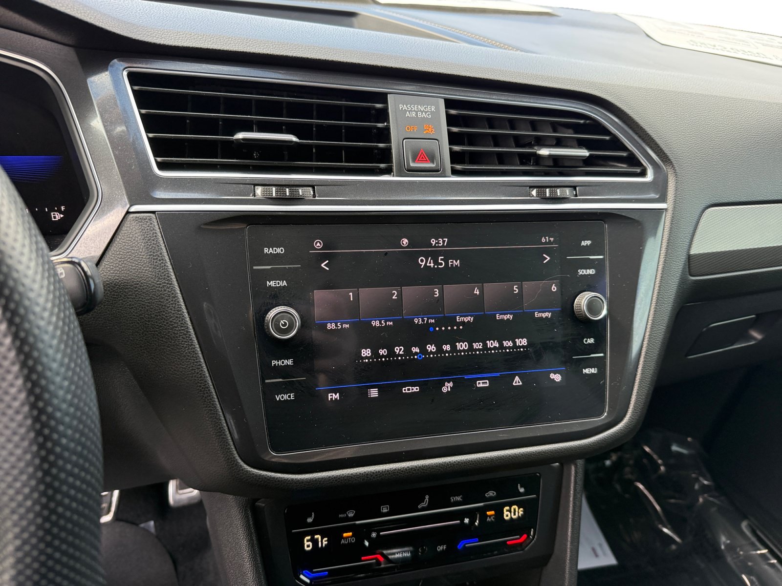 Certified 2022 Volkswagen Tiguan SE R-Line FWD image 12