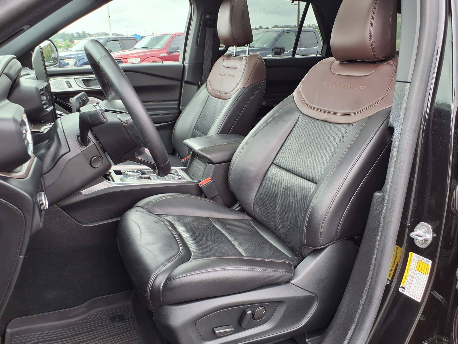 Used 2023 Ford Explorer Platinum w/ Technology Package AWD/4WD image 8