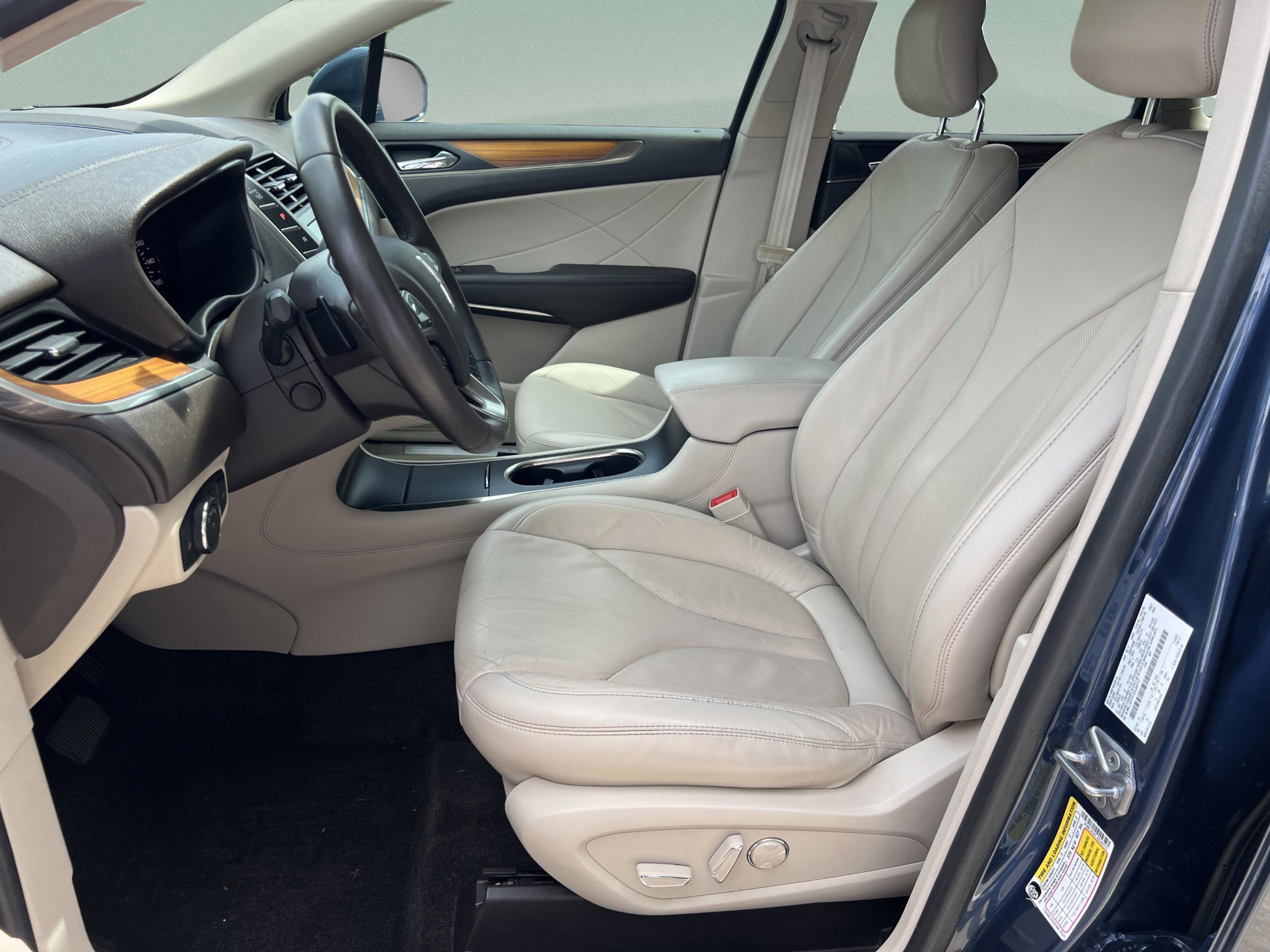 Used 2018 Lincoln MKC Select w/ Select Plus Package FWD image 20