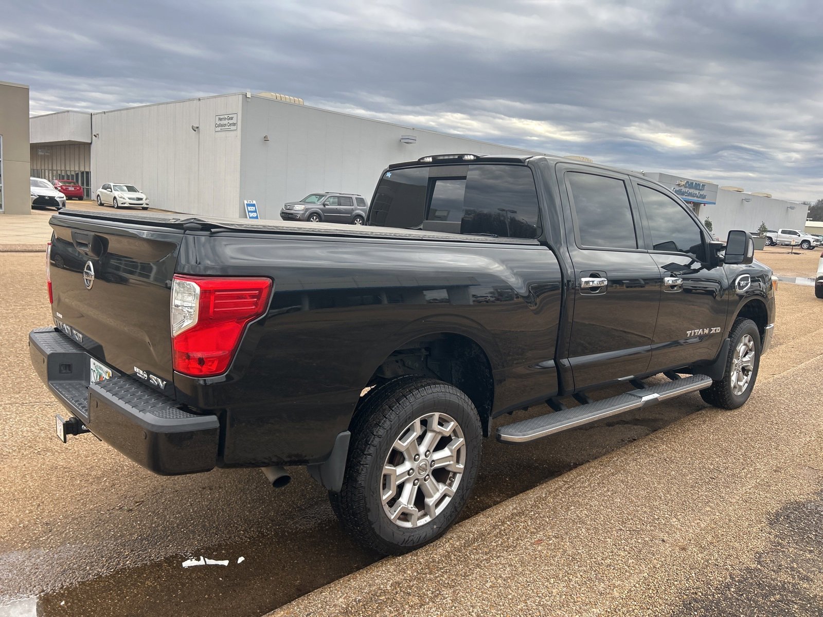 Used 2017 Nissan Titan SV image 6