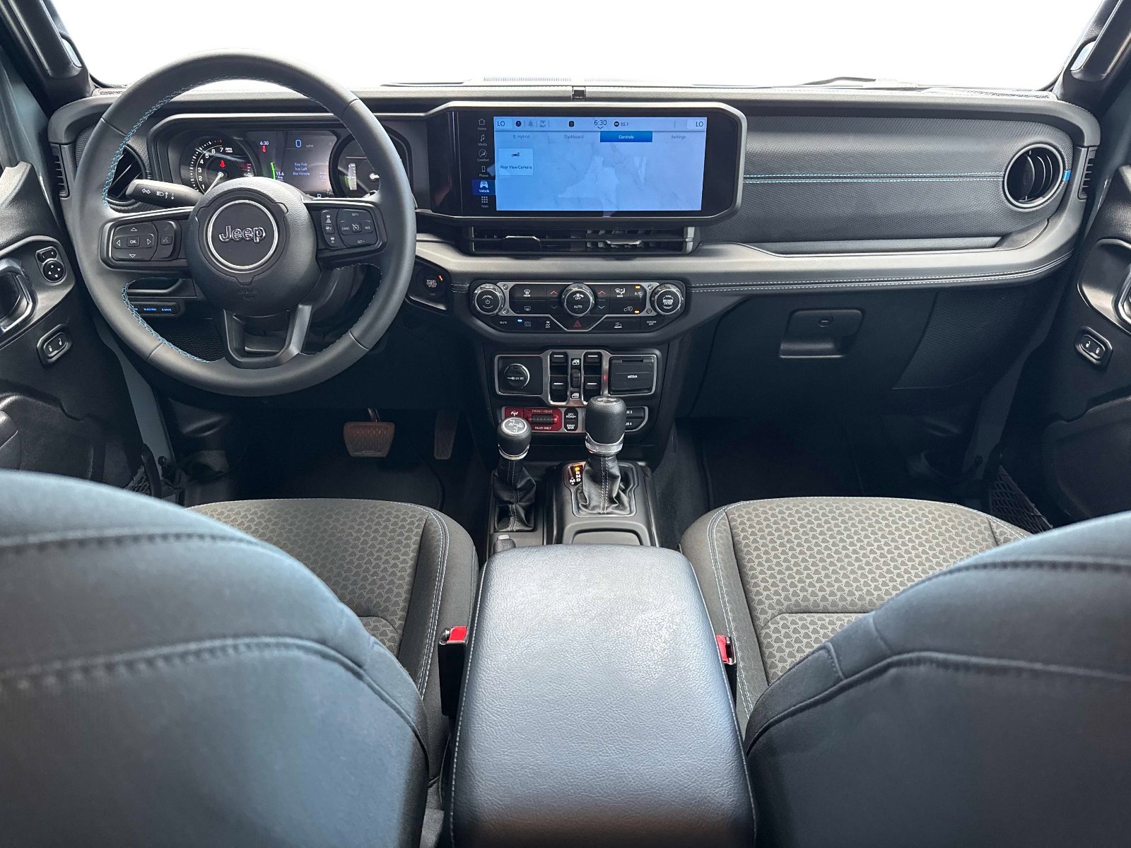 Used 2025 Jeep Wrangler Unlimited Rubicon 4xe image 15