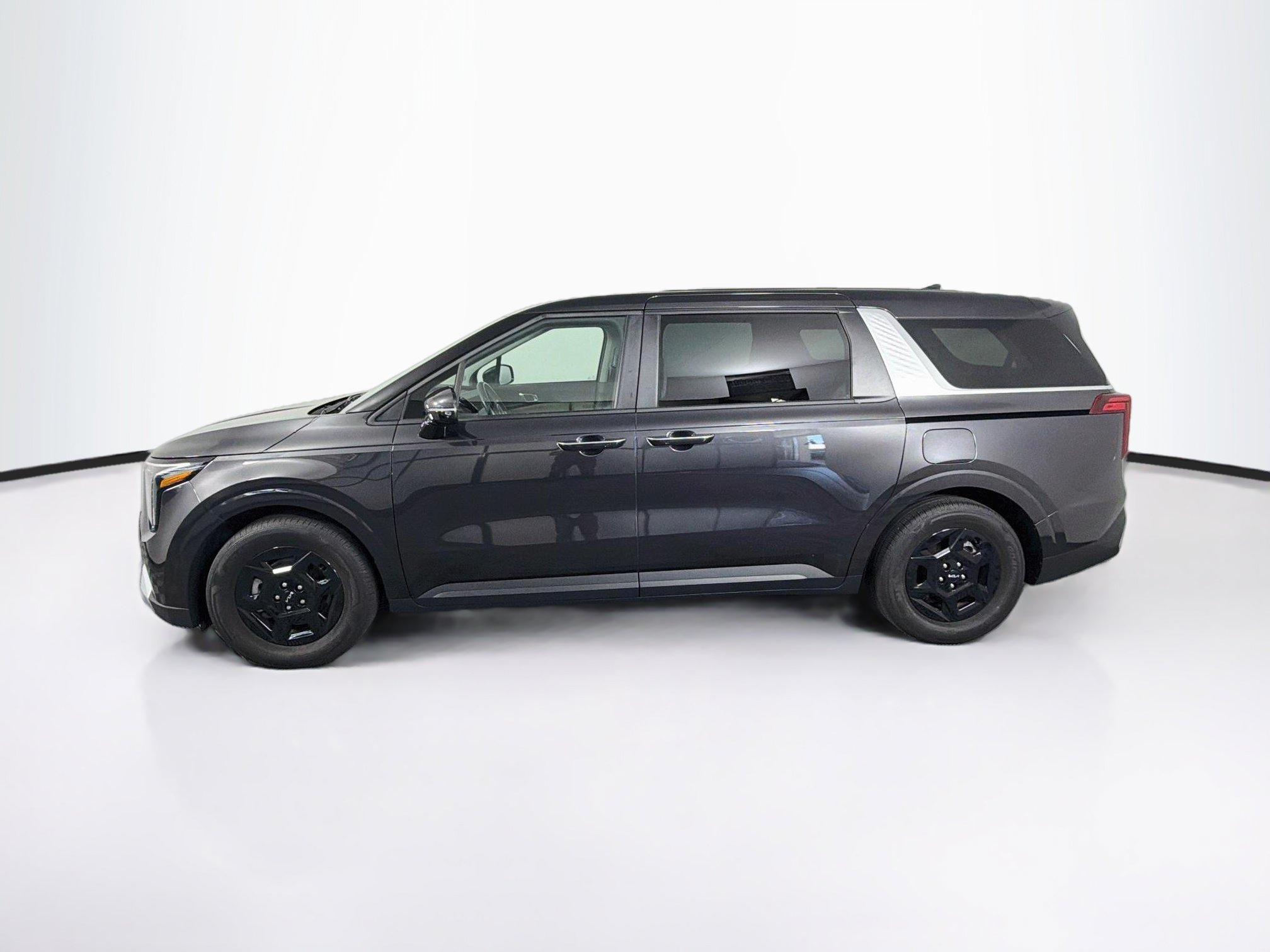 Used 2026 Kia Carnival FWD image 4