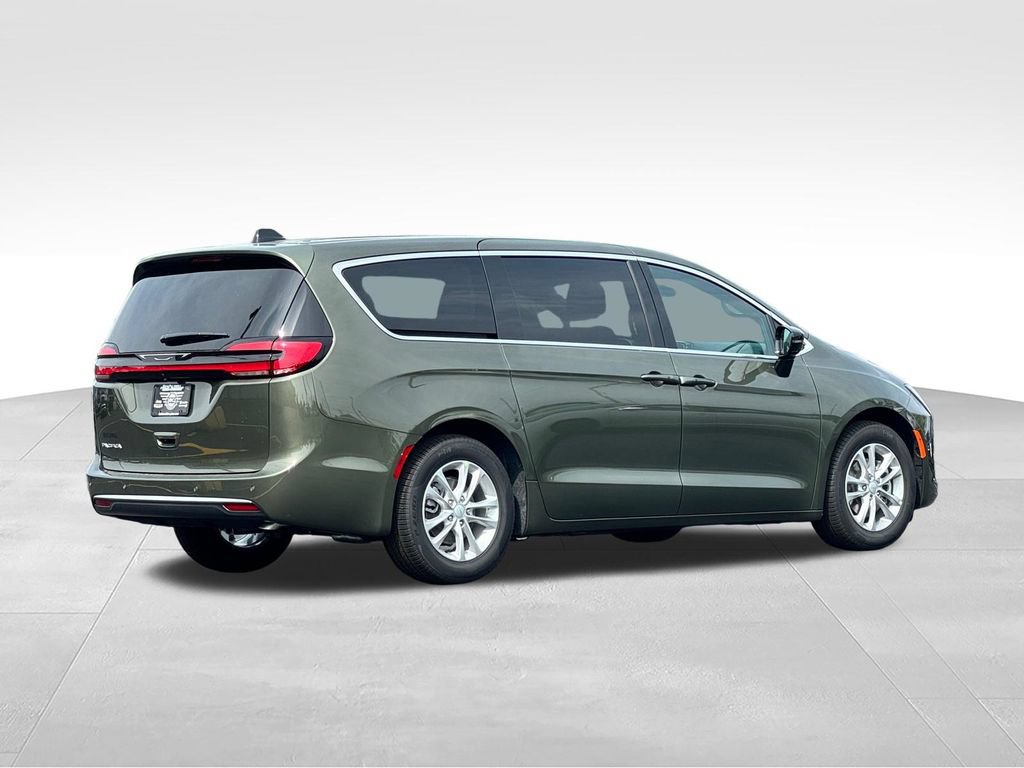 New 2027 Chrysler Pacifica Select FWD image 7