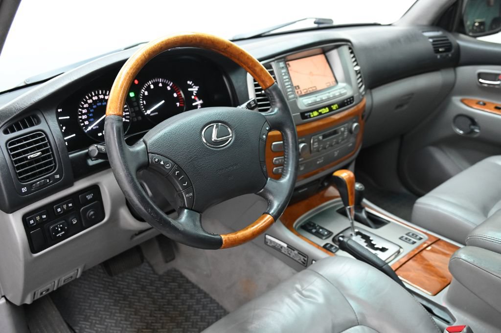 Used 2004 Lexus LX 470 4WD w/ Preferred Accessory Pkg image 22