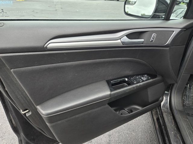 Used 2015 Ford Fusion SE FWD image 33