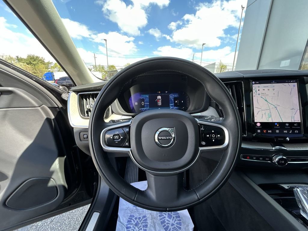 Certified 2022 Volvo XC60 B5 Inscription w/ Advanced Package AWD/4WD image 18
