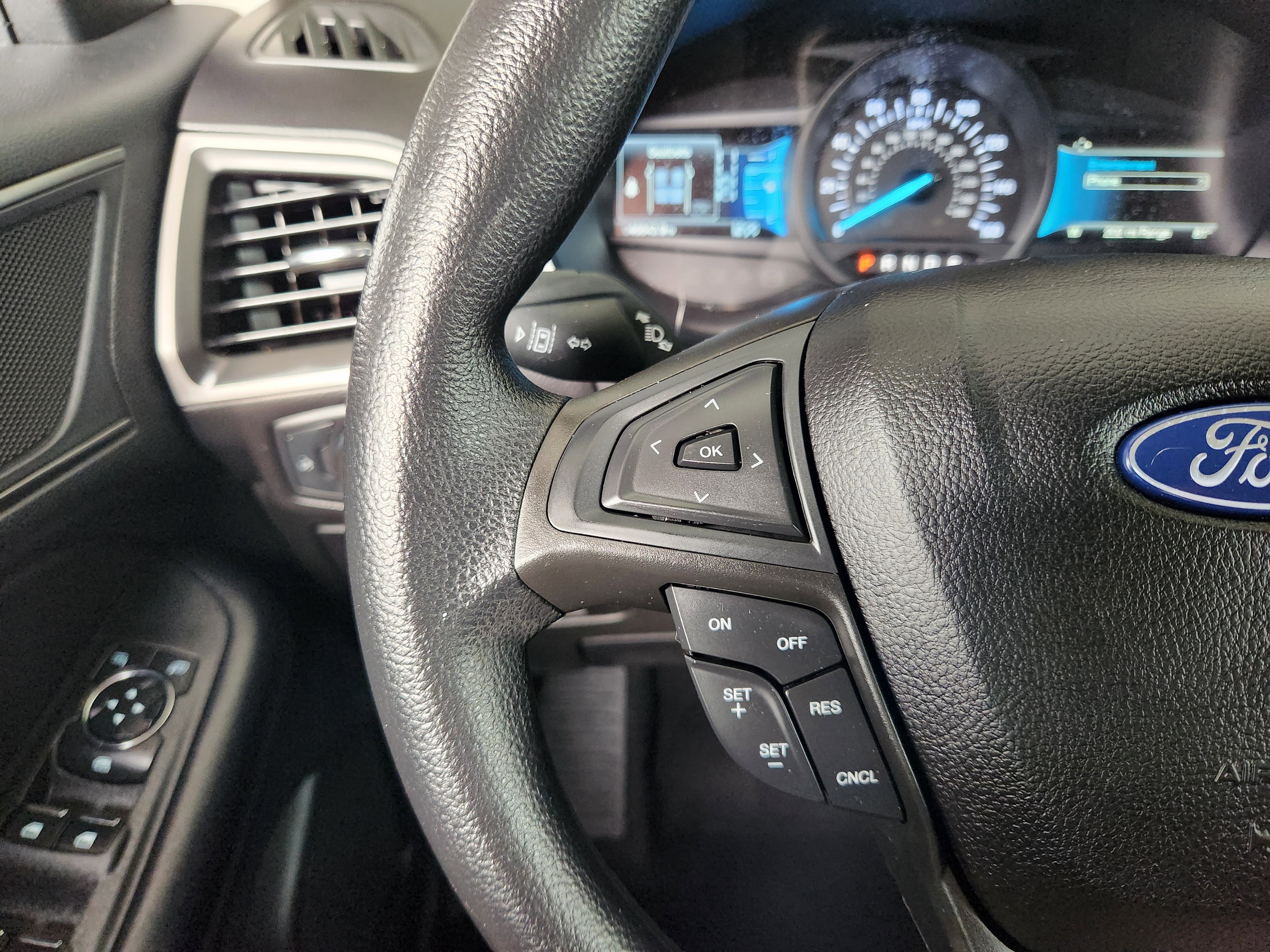 Used 2023 Ford Edge SE w/ Black Appearance Package AWD/4WD image 28