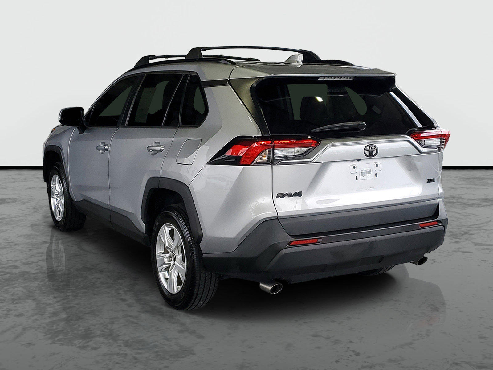 Used 2021 Toyota RAV4 XLE FWD image 3